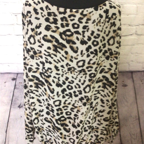 Torrid women’s plus long sleeves animal print cheetah blouse top size 2 - Picture 8 of 9